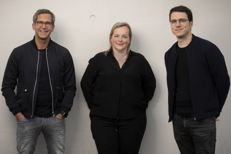 Ex-Thyssenkrupp-Kommunikator gründet Agentur - Alexander Wilke (links) hat mit Caroline Thiedig und Jakob Barzel (rechts) die Agentur goodthoughts gegründet - Foto: Goodthoughts / Nils Röscher